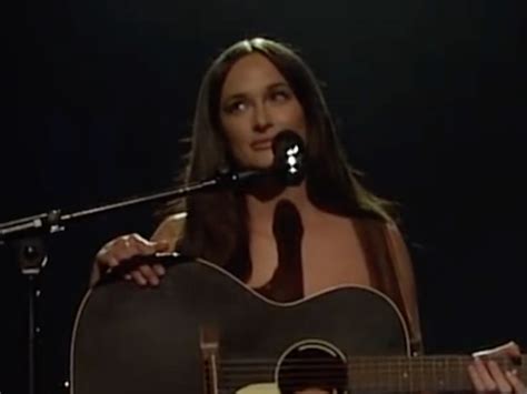 kacey musgrave nude|Kacey Musgraves is the first musician to ever perform fully nude。